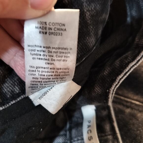 4561) PacSun Black Acid Wash Mom Jeans Size 26 - Picture 11 of 11
